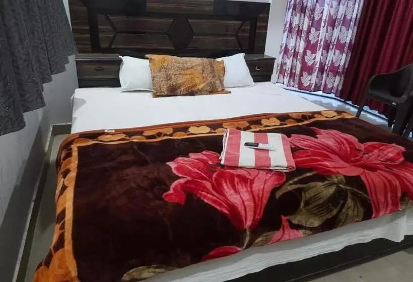 Staymaker Hotel Raj Ganga