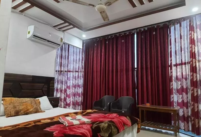 Staymaker Hotel Raj Ganga