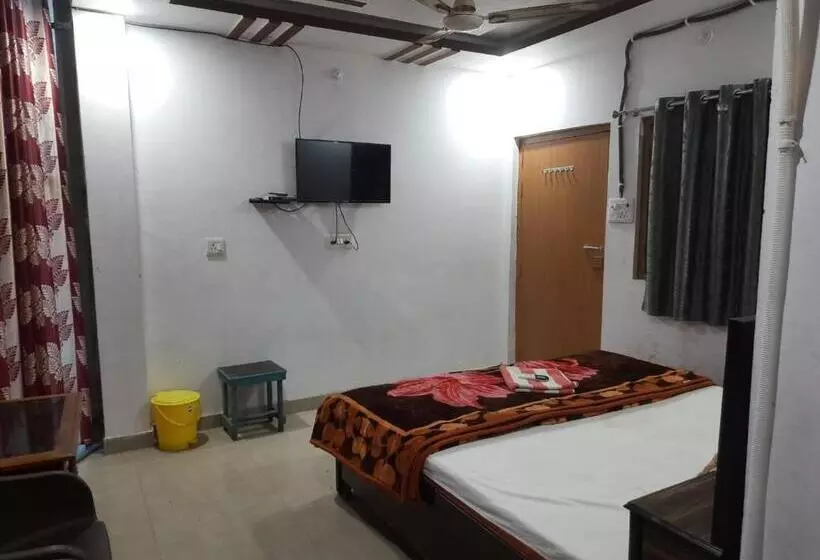 Staymaker Hotel Raj Ganga