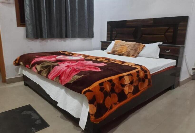 Staymaker Hotel Raj Ganga