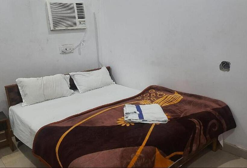 Staymaker Hotel Raj Ganga