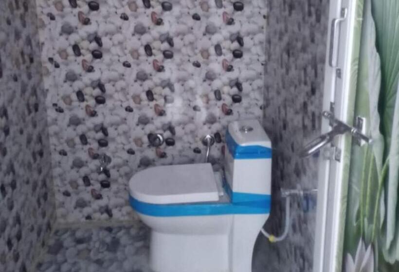 Staymaker Hotel Raj Ganga