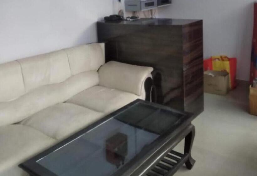 Staymaker Hotel Raj Ganga