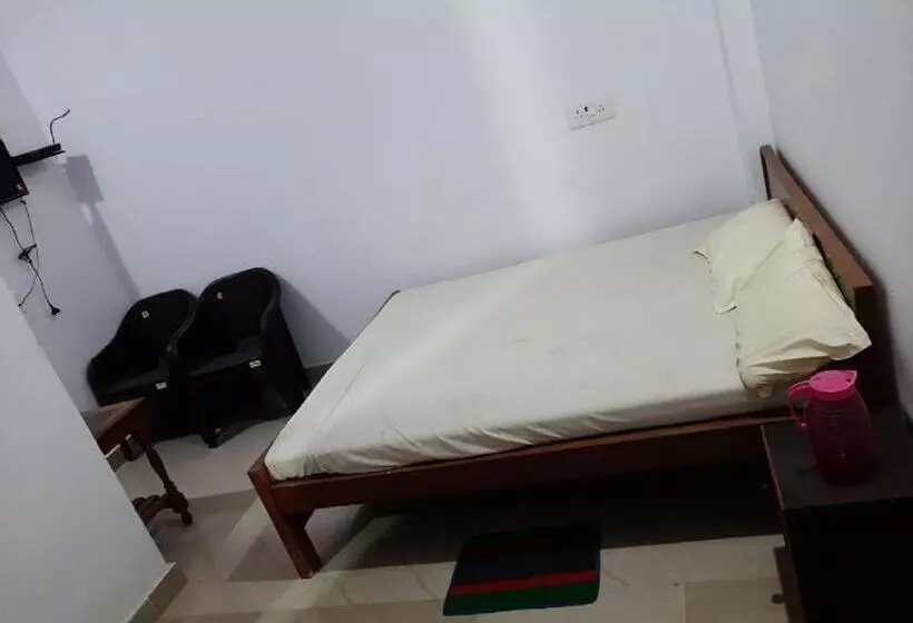 Staymaker Hotel Raj Ganga