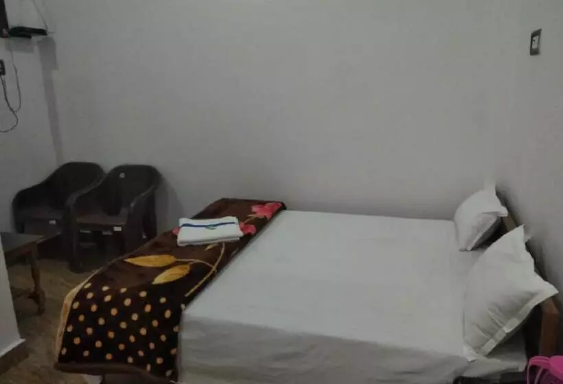 Staymaker Hotel Raj Ganga