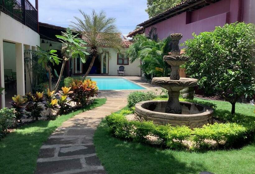 هاستل Casa Riverstone