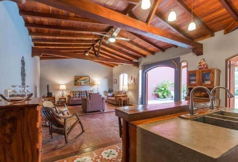 هاستل Casa Riverstone