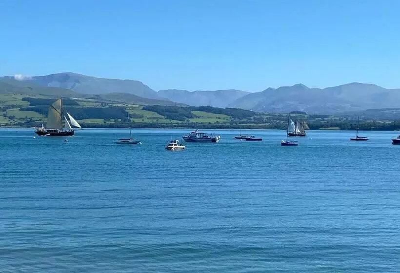 Aamiaismajoitus (B&B) Awel Y Mor