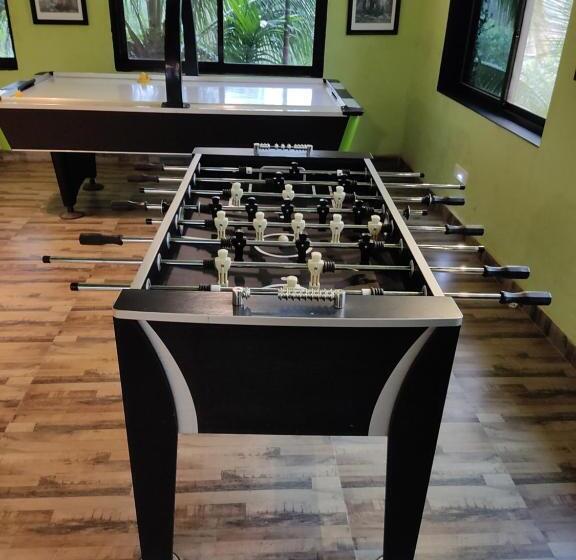 ホテル Chira Meadows Ecoresort, Dapoli