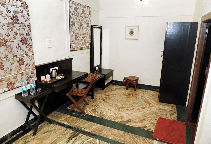 ホテル Chira Meadows Ecoresort, Dapoli