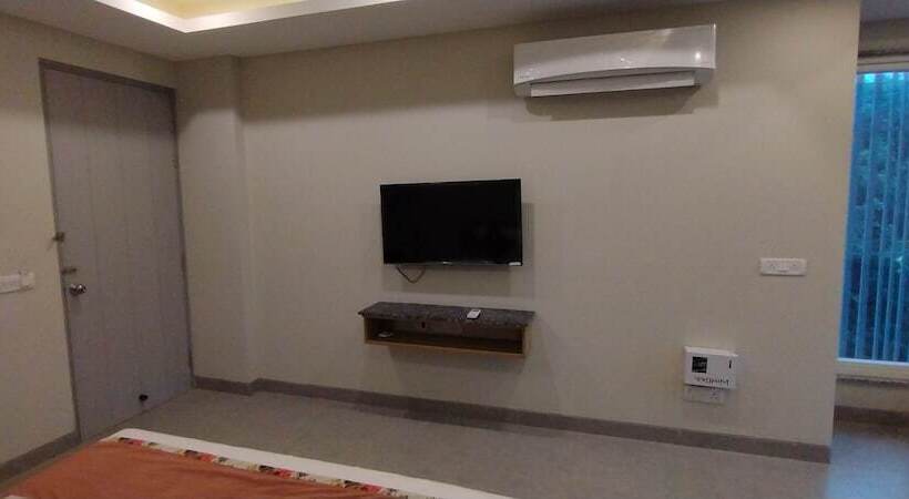 Rosastays Gurugram Sec 31