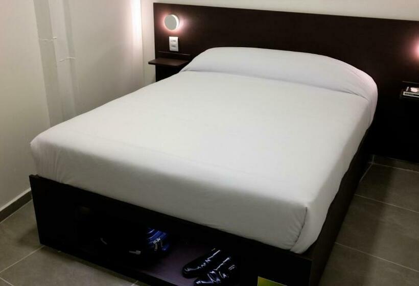 هتل Mr. Hostel Business Lodge