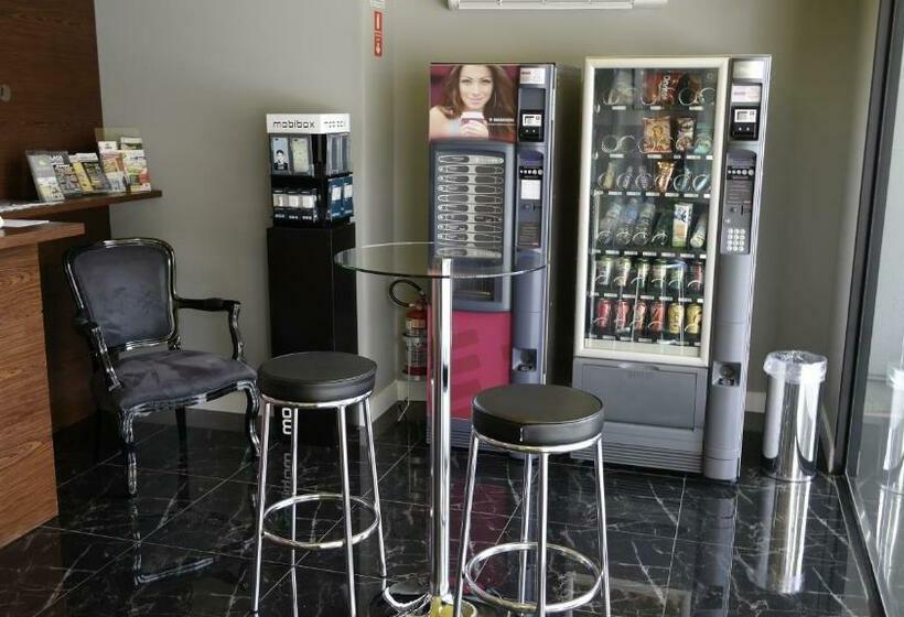 هتل Mr. Hostel Business Lodge