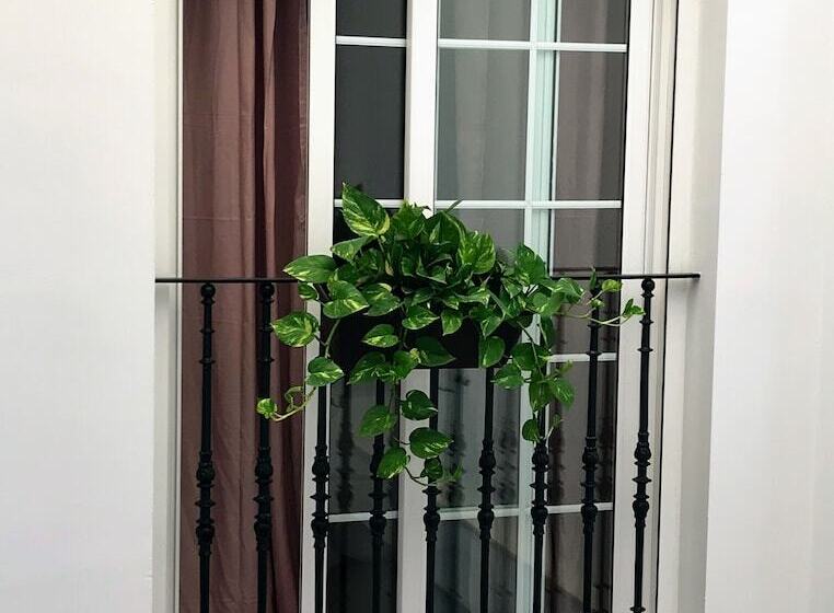 هتل Triana Luxury Home