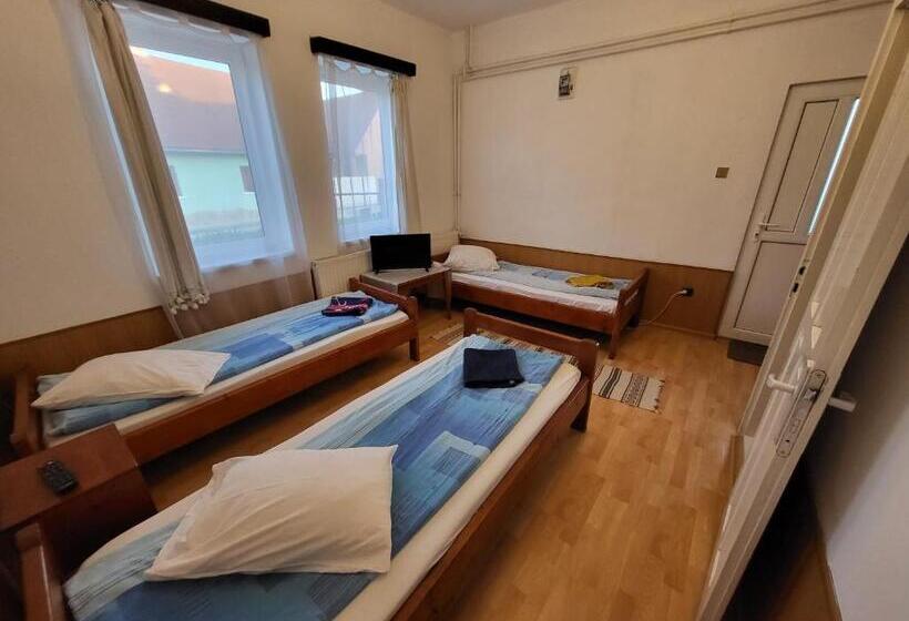 膳宿费 Betty Panzio