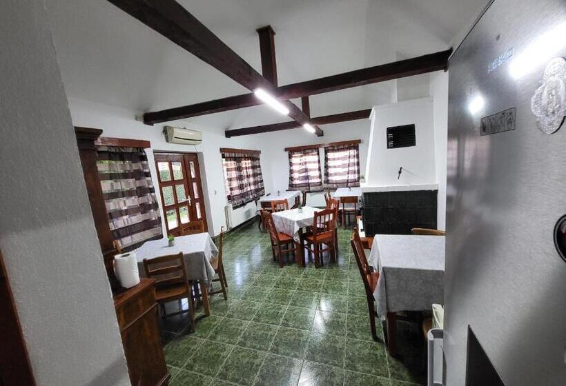 膳宿费 Betty Panzio