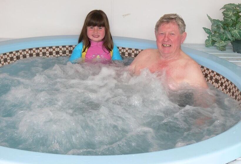 Cambrian Lodge Motel