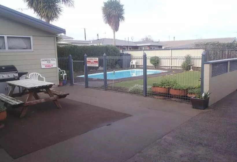 Cambrian Lodge Motel