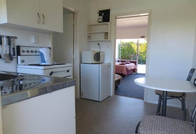 Cambrian Lodge Motel