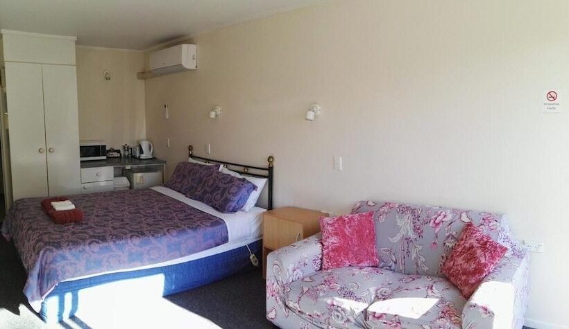 Cambrian Lodge Motel