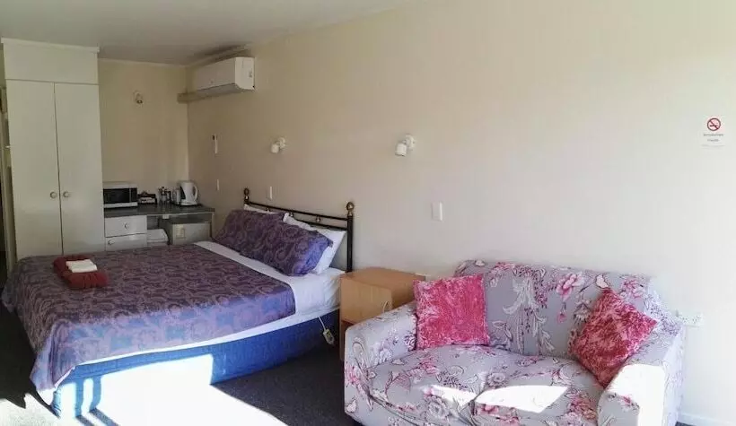 Cambrian Lodge Motel