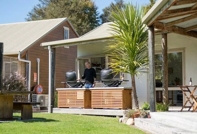 Hotel Abel Tasman Lodge