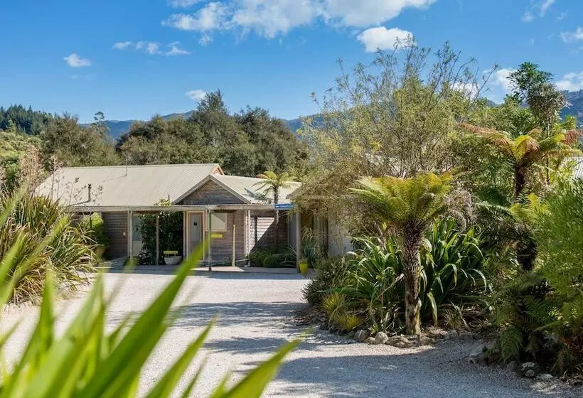 Hotel Abel Tasman Lodge