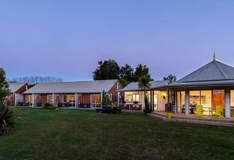 Hotel Abel Tasman Lodge