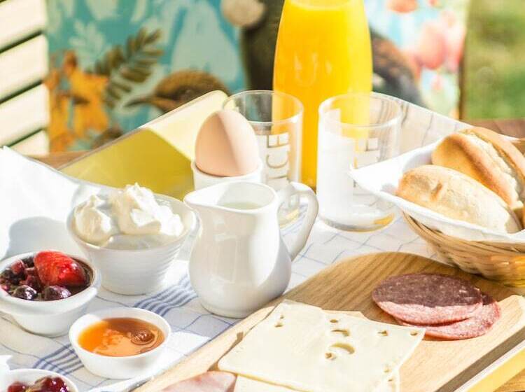 Отель Abel Tasman Lodge