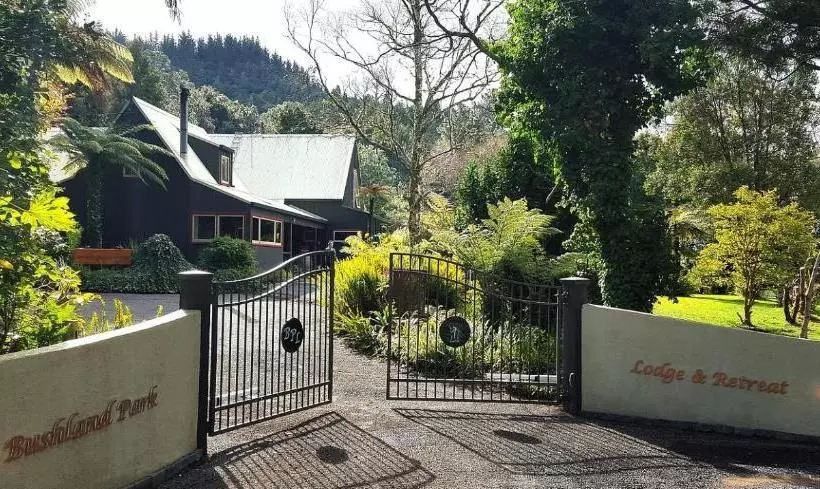 هتل Bushland Park Lodge And Retreat