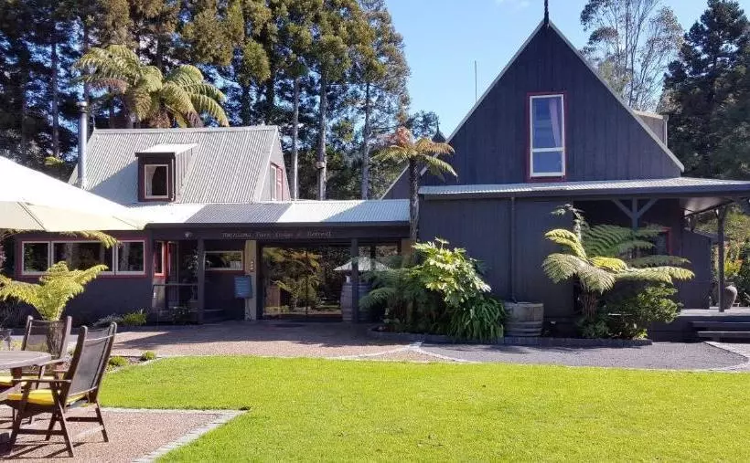 هتل Bushland Park Lodge And Retreat