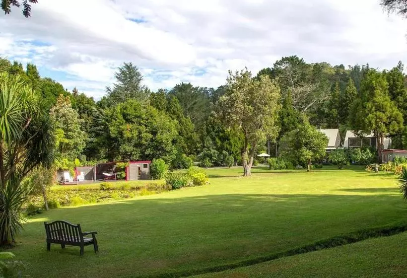 هتل Bushland Park Lodge And Retreat