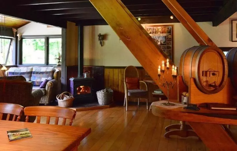 هتل Bushland Park Lodge And Retreat