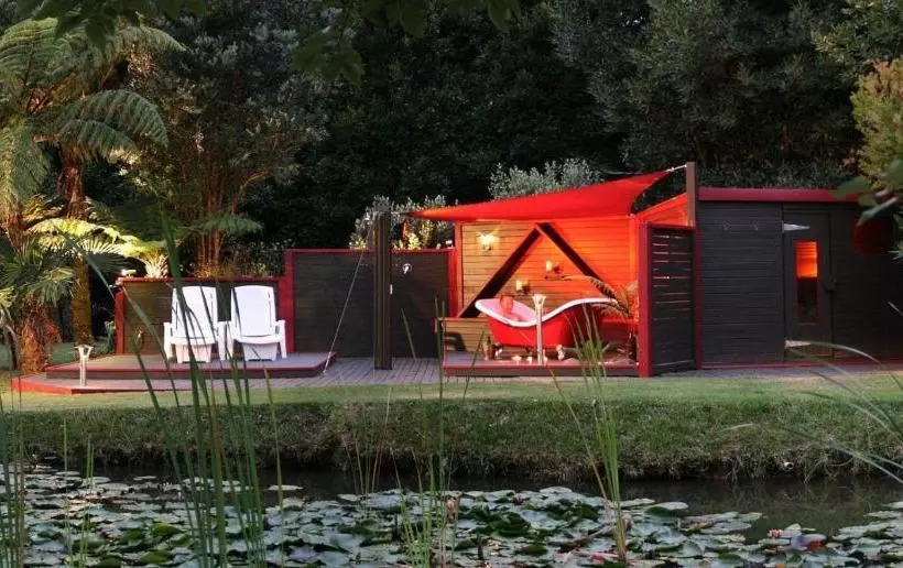 هتل Bushland Park Lodge And Retreat