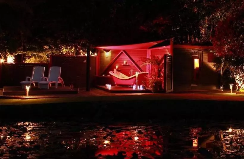 هتل Bushland Park Lodge And Retreat