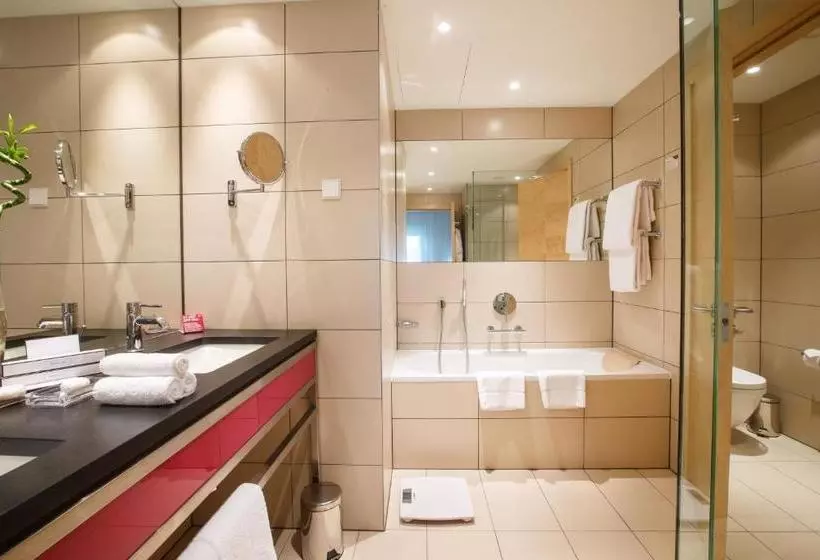 فندق Crowne Plaza St. Petersburg Airport, An Ihg