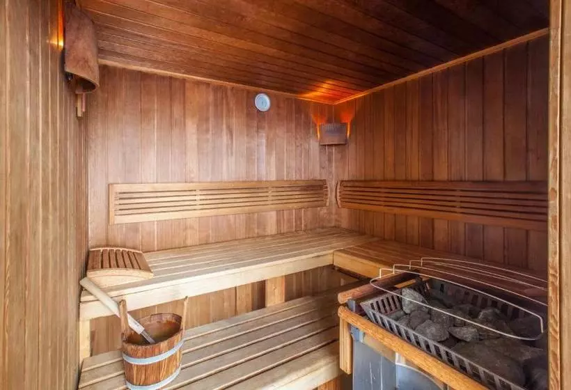 فندق Crowne Plaza St. Petersburg Airport, An Ihg