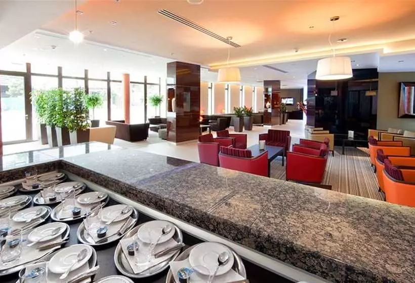 هتل Holiday Inn Trnava, An Ihg