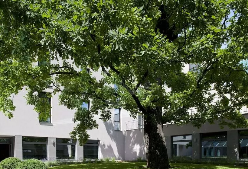 هتل Holiday Inn Trnava, An Ihg