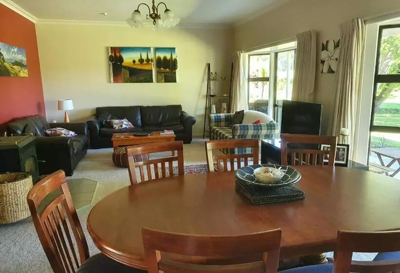 Hotel Jacaranda Lodge