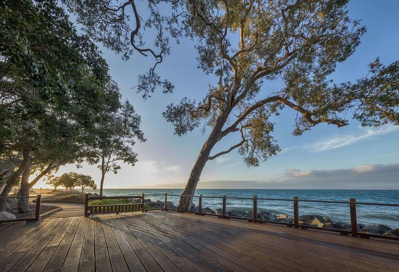 בית מלון כפרי Oaks Resort & Spa Hervey Bay