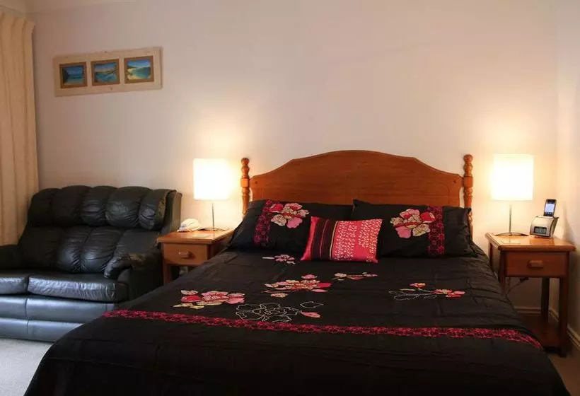 בית מלון כפרי Ruskin House @ Bbsc