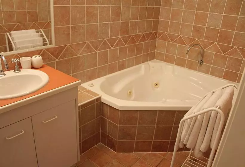 בית מלון כפרי Ruskin House @ Bbsc