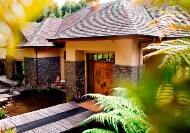 בית מלון כפרי Treetops Lodge & Estate