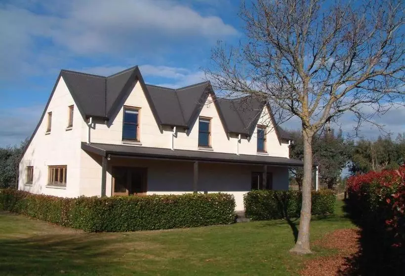 فندق Whitestone Cottages