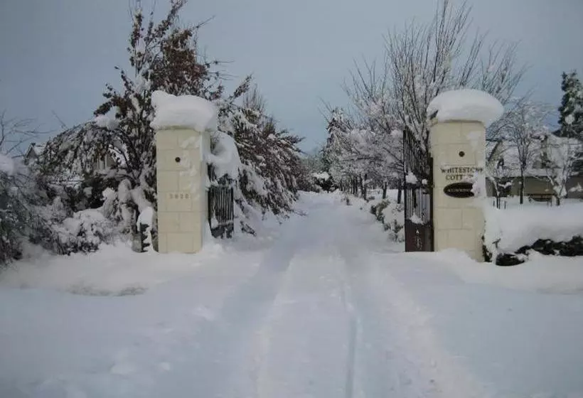 فندق Whitestone Cottages