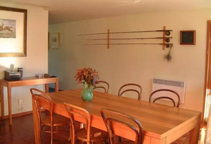 فندق Whitestone Cottages