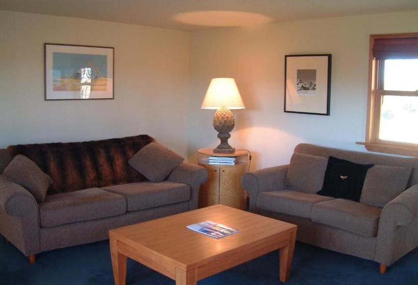 فندق Whitestone Cottages