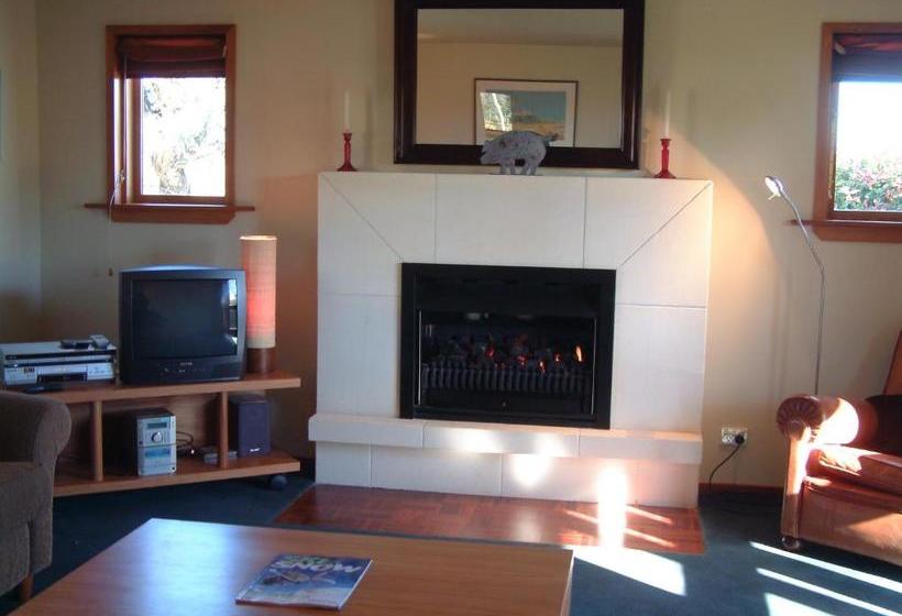 فندق Whitestone Cottages