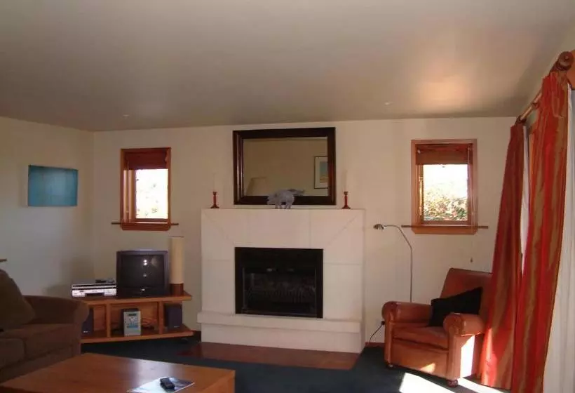 فندق Whitestone Cottages